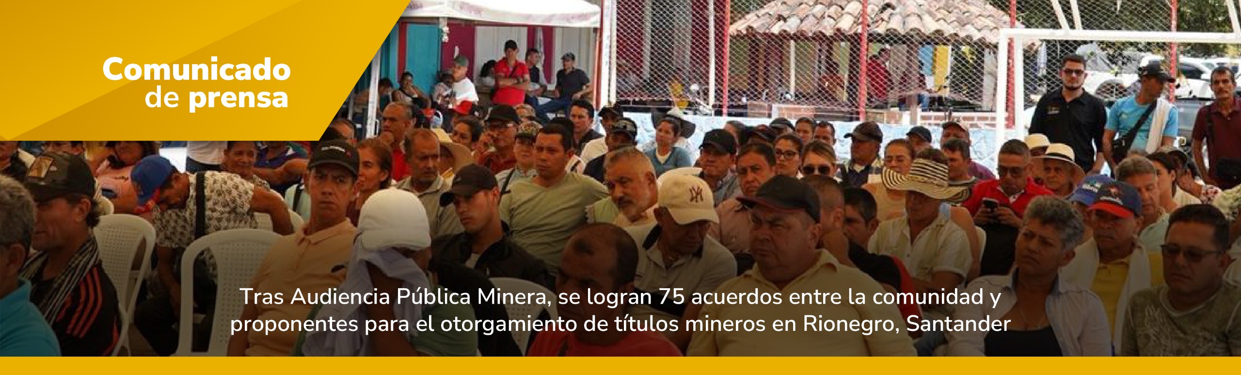 Imagen de unas personas en la audiencia pública 