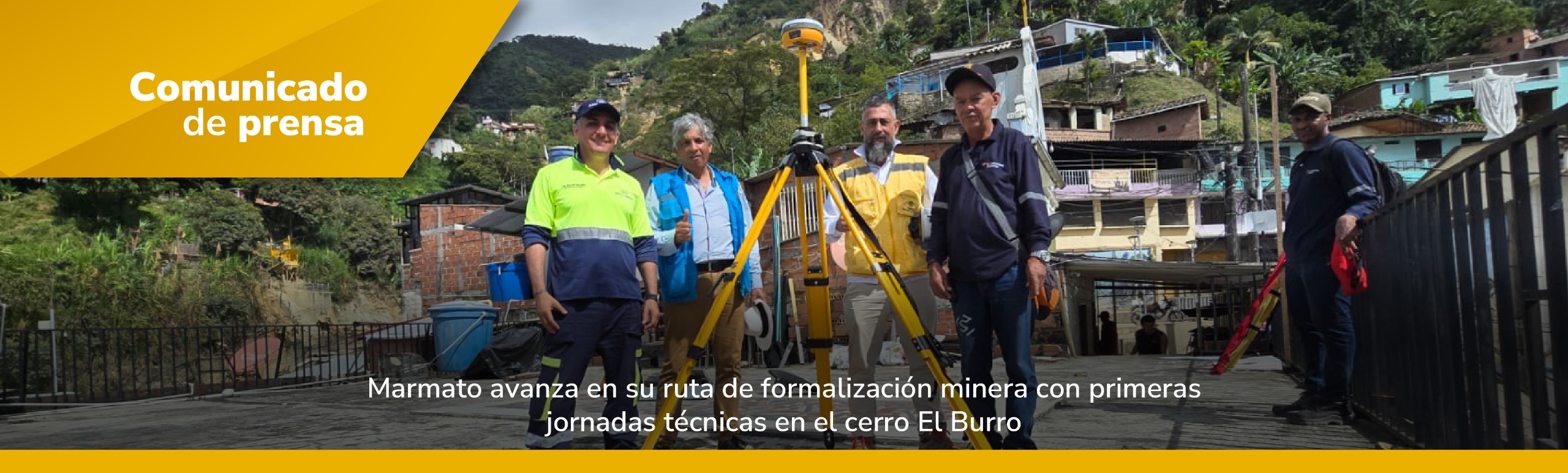 Unas personas con elementos técnicos en Marmato
