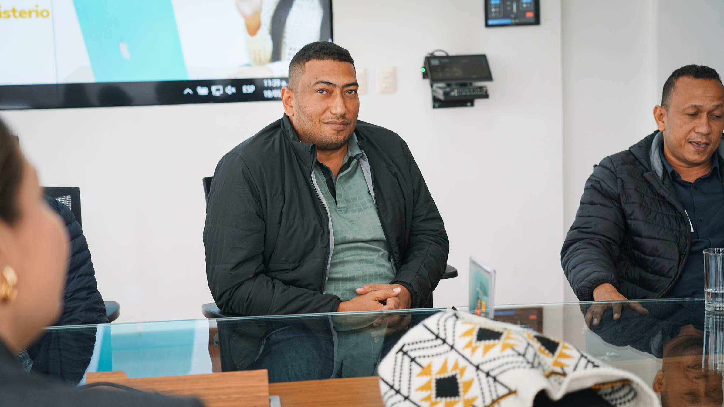 Entrega de contratos para la formalización de pequeños mineros en Huila, Antioquia y La Guajira.
