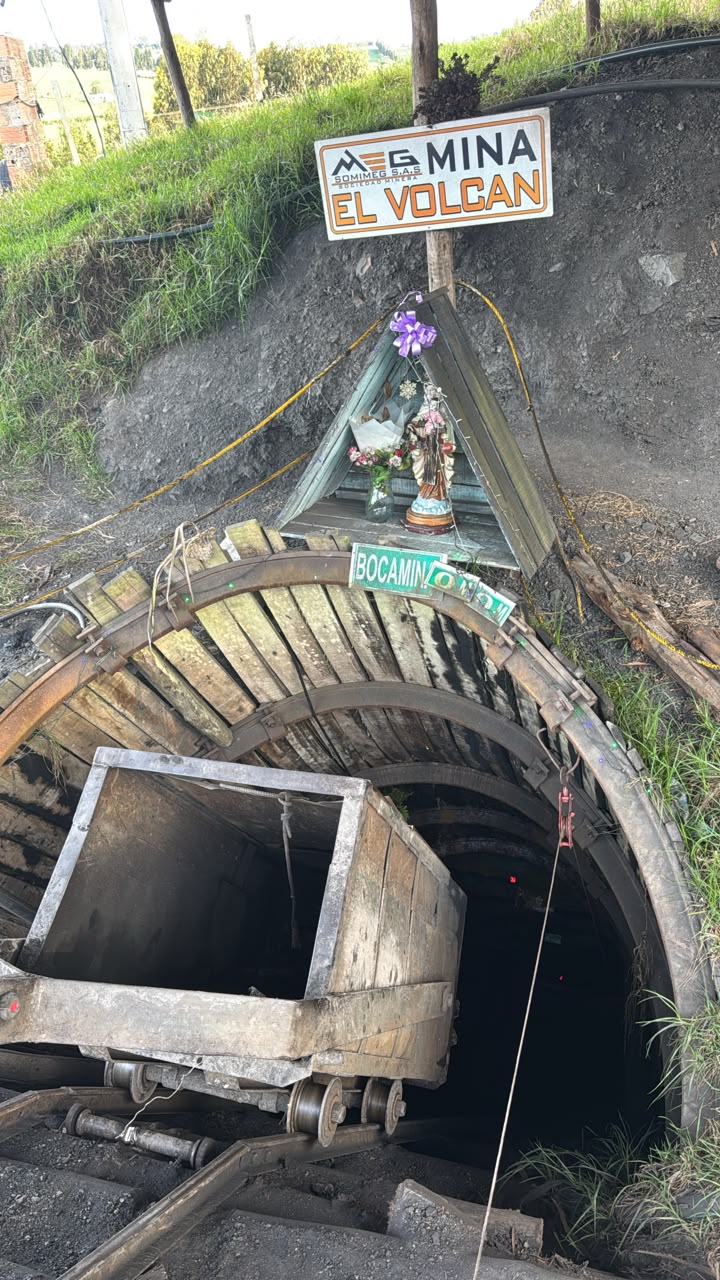 Rescate exitoso en Tausa: dos mineros fueron evacuados con vida e ilesos.  