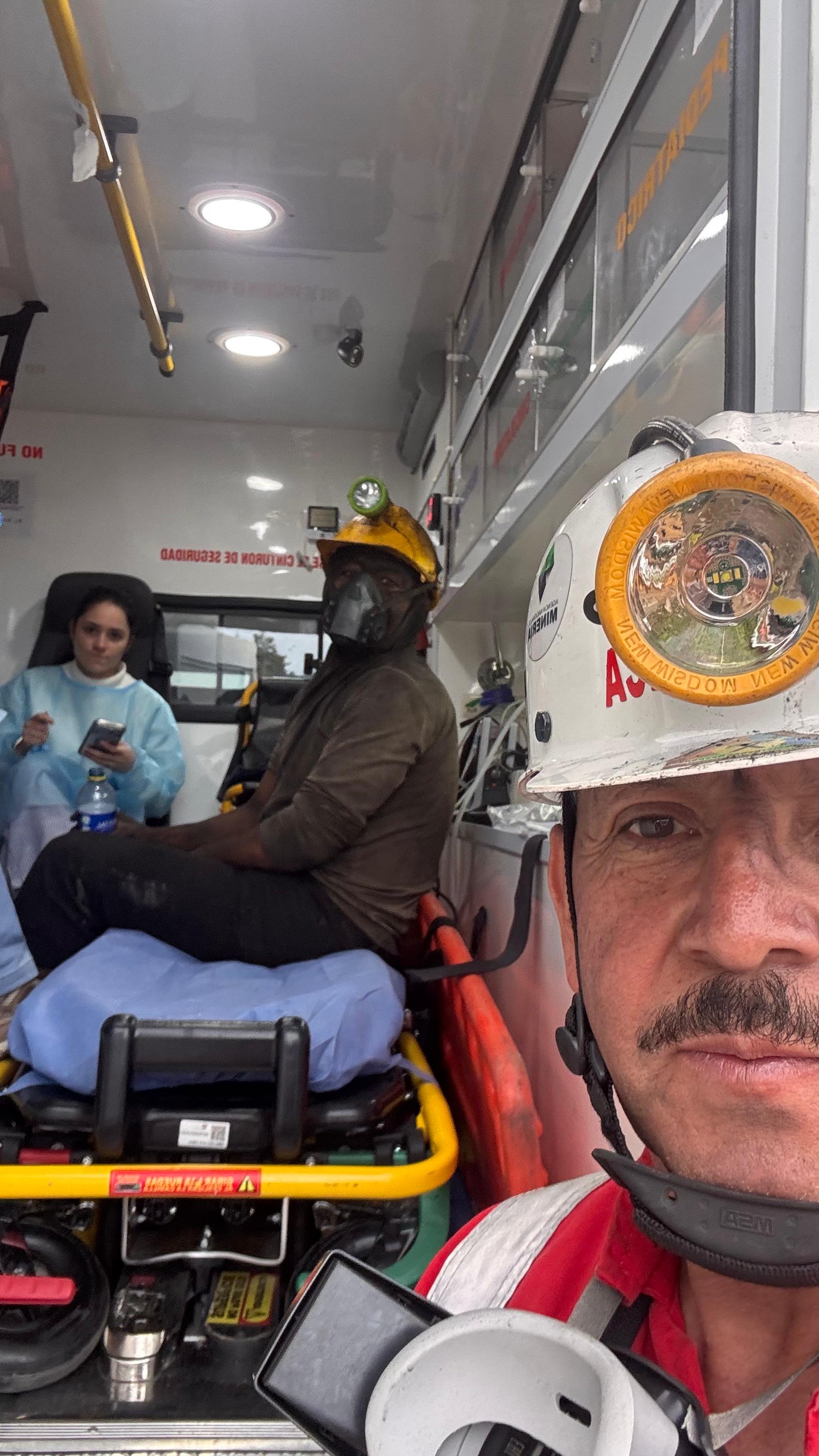 Rescate exitoso en Tausa: dos mineros fueron evacuados con vida e ilesos.  
