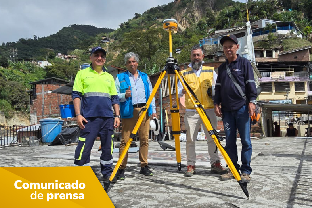 Pesonas de frente con los elementos técnicos que se usaron en las jornadas