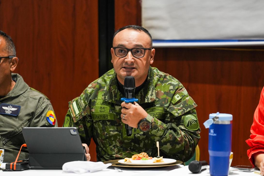 Imagen de un militar hablando